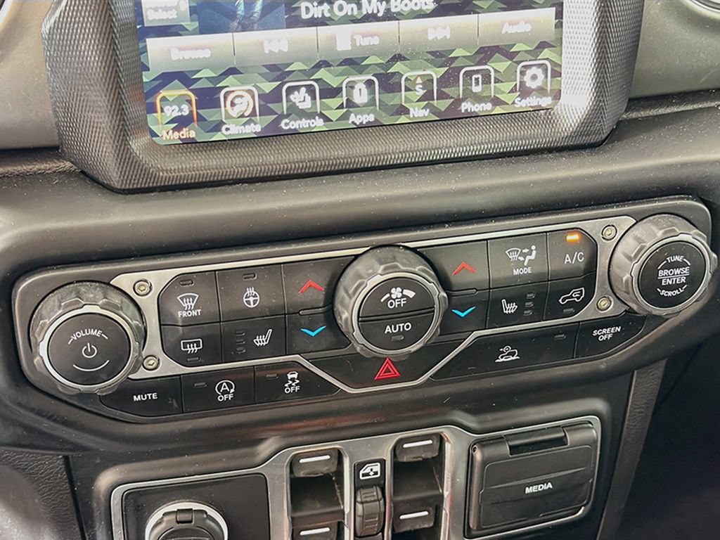 Used 2021 Jeep Wrangler Unlimited Sahara w/ Uconnect 4C Nav & Sound Group AWD/4WD image 38