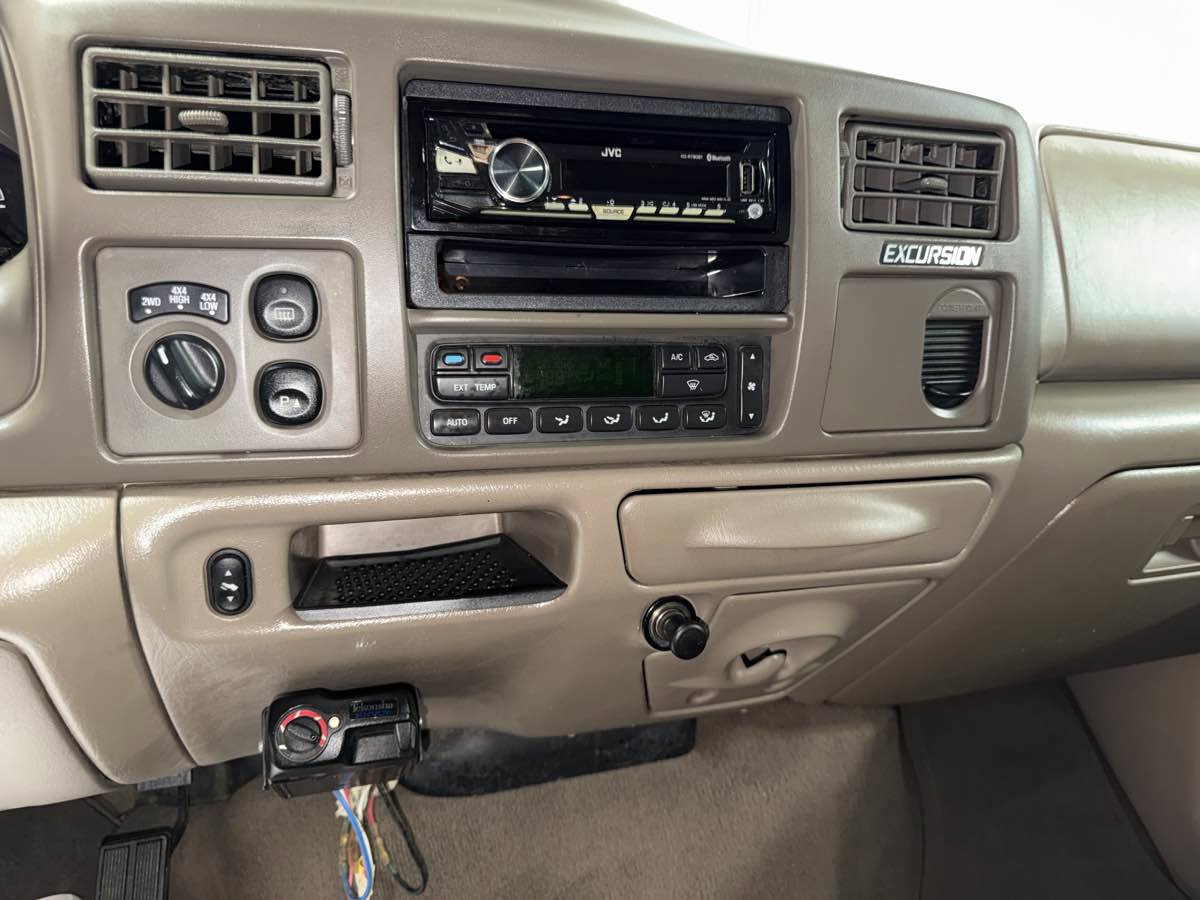 Used 2004 Ford Excursion Eddie Bauer image 17