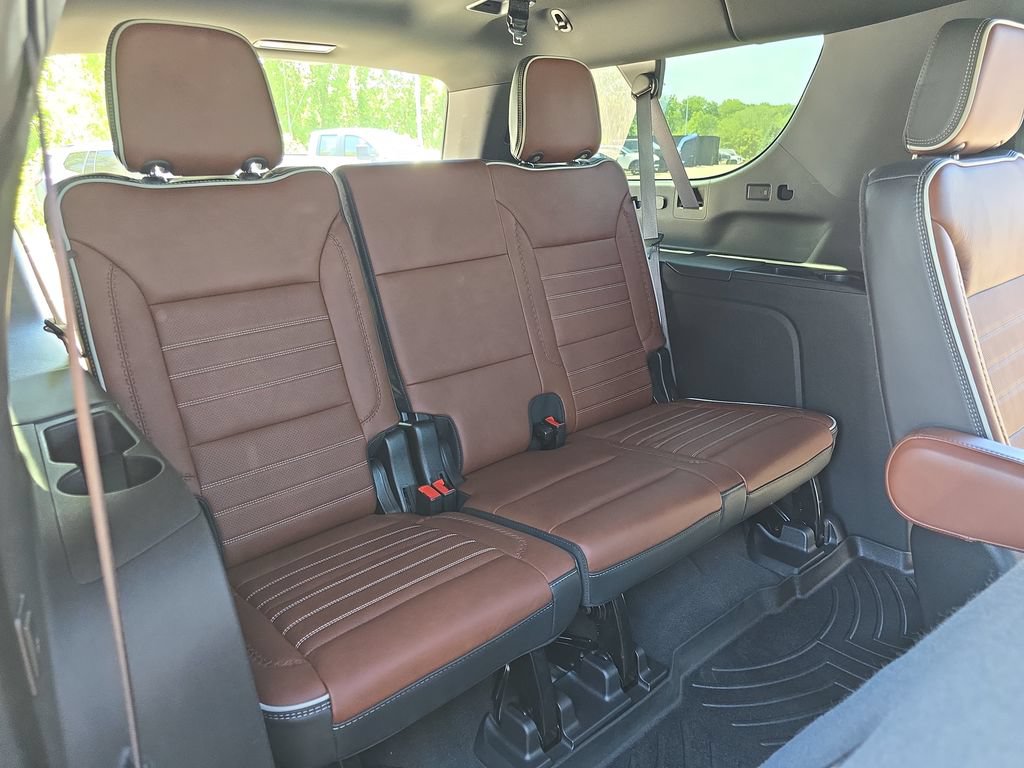Used 2023 GMC Yukon XL Denali Ultimate AWD/4WD image 12