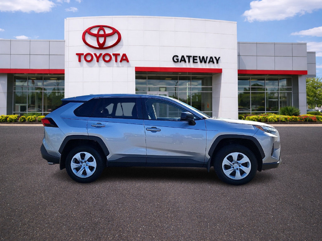 Certified 2023 Toyota RAV4 LE AWD/4WD image 4