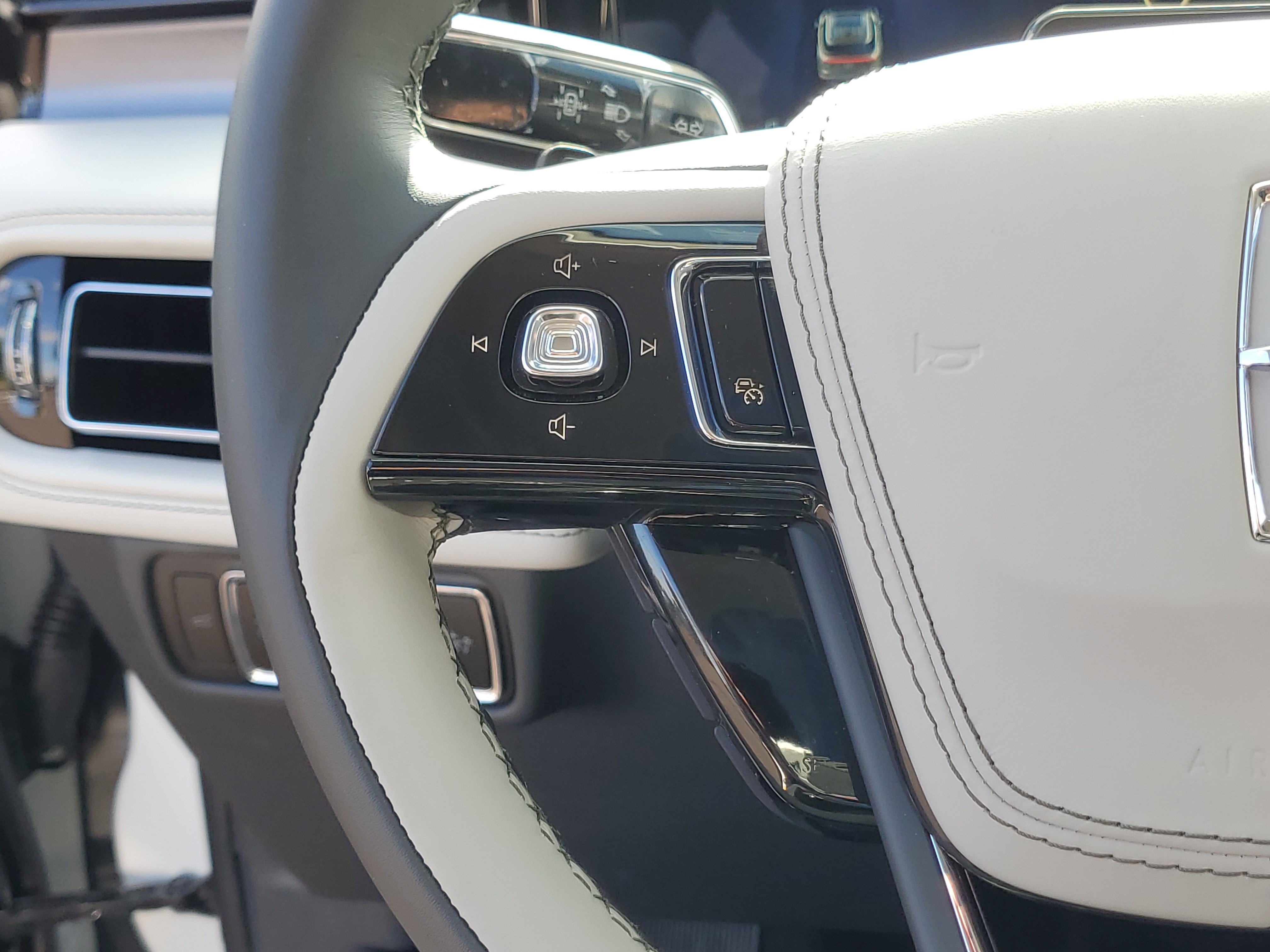New 2026 Lincoln Aviator AWD image 16