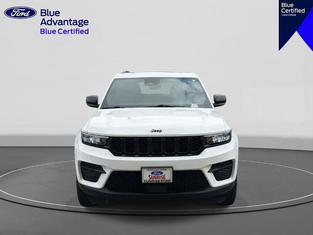 Used 2023 Jeep Grand Cherokee Altitude AWD/4WD image 3