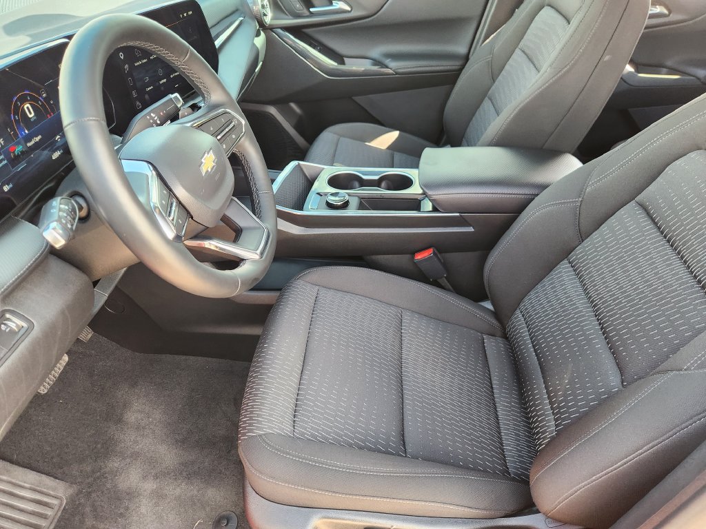 Used 2026 Chevrolet Equinox LT w/ Safety and Technology Package FWD image 11