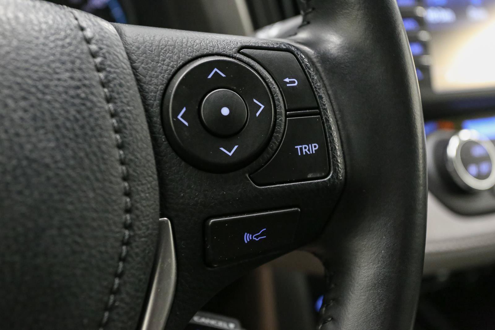 Used 2018 Toyota RAV4 Limited AWD/4WD image 38