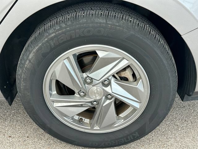 Certified 2024 Hyundai Elantra SE FWD image 27