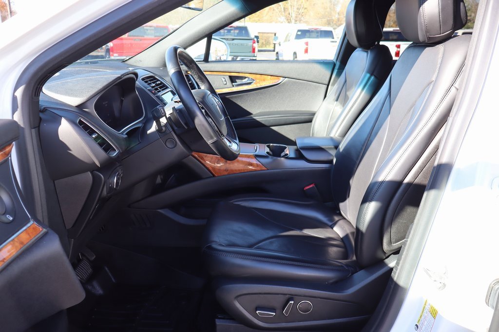 Used 2020 Lincoln Nautilus Reserve image 4