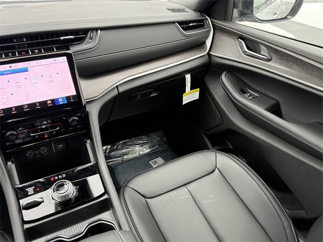 New 2025 Jeep Grand Cherokee Limited w/ Trailer Tow Package image 32