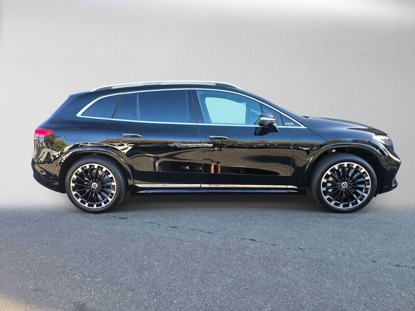 New 2027 Mercedes-Benz EQS 400 4MATIC SUV image 2