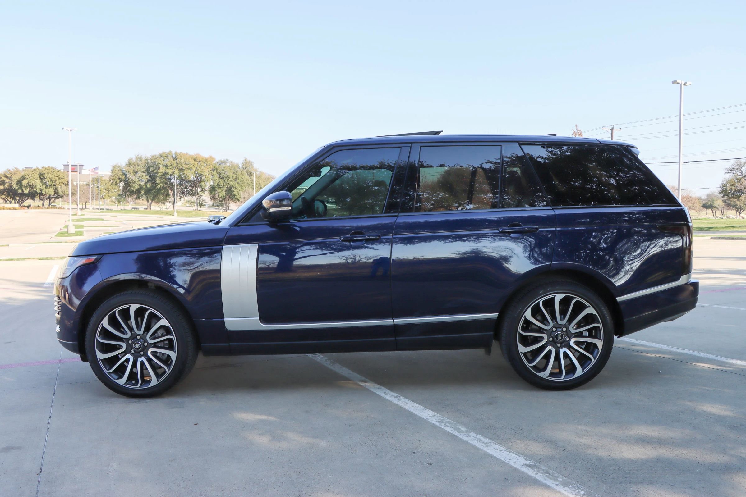 Used 2019 Land Rover Range Rover Supercharged AWD/4WD image 4