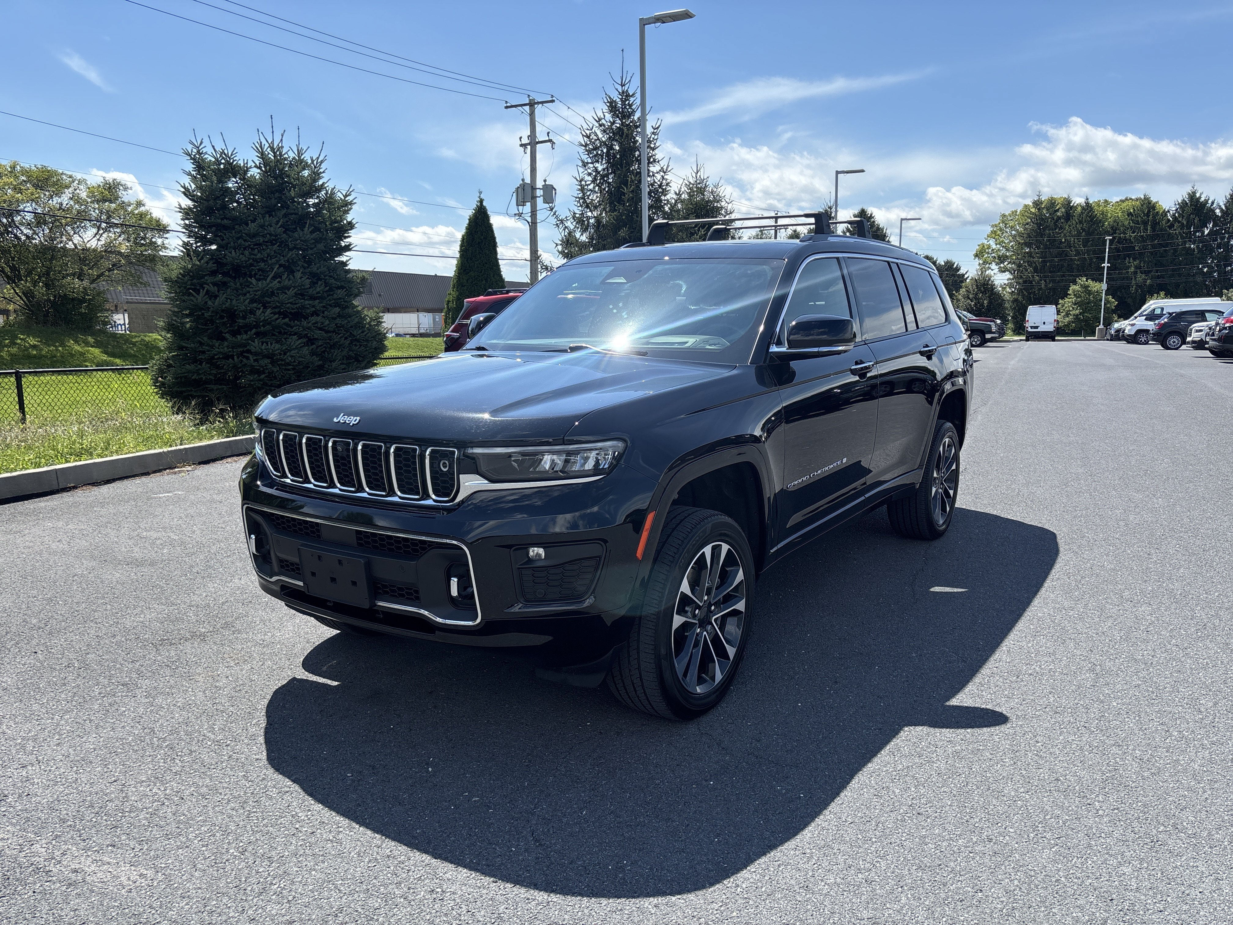 Used 2023 Jeep Grand Cherokee L Overland w/ Advanced Protech Group III AWD/4WD image 12