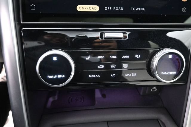 Used 2024 Land Rover Discovery Metropolitan Edition AWD/4WD image 14