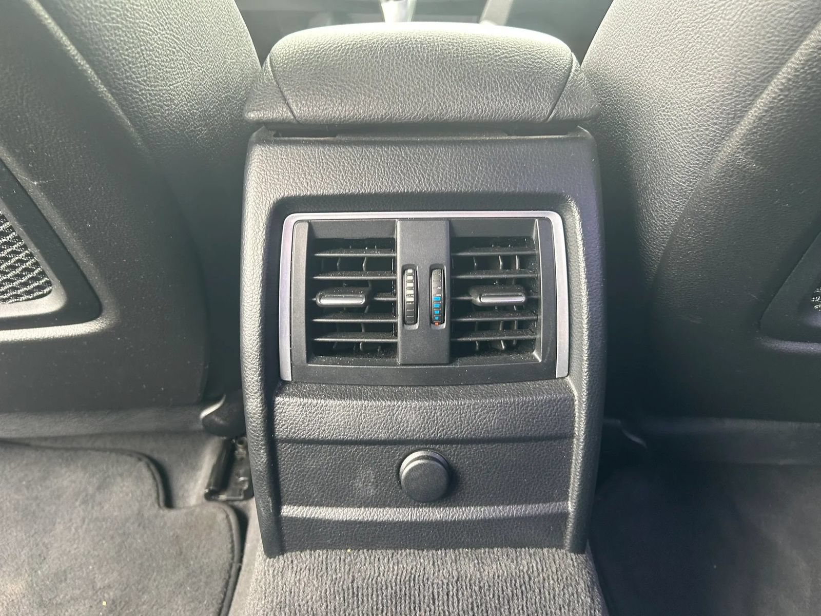 Used 2018 BMW 320i Sedan RWD image 16