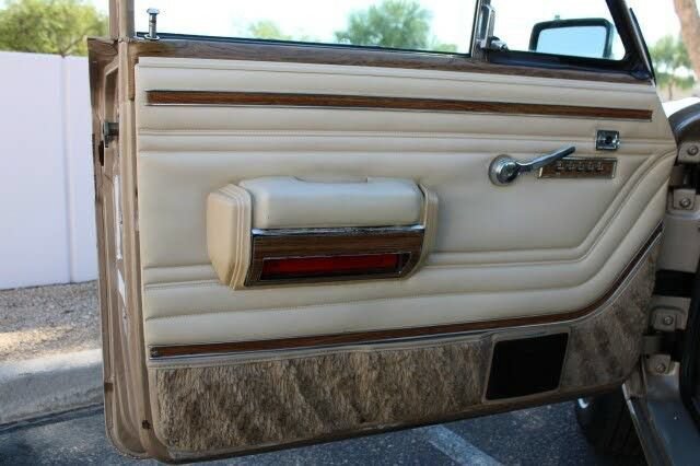 Used 1990 Jeep Grand Wagoneer AWD/4WD image 51