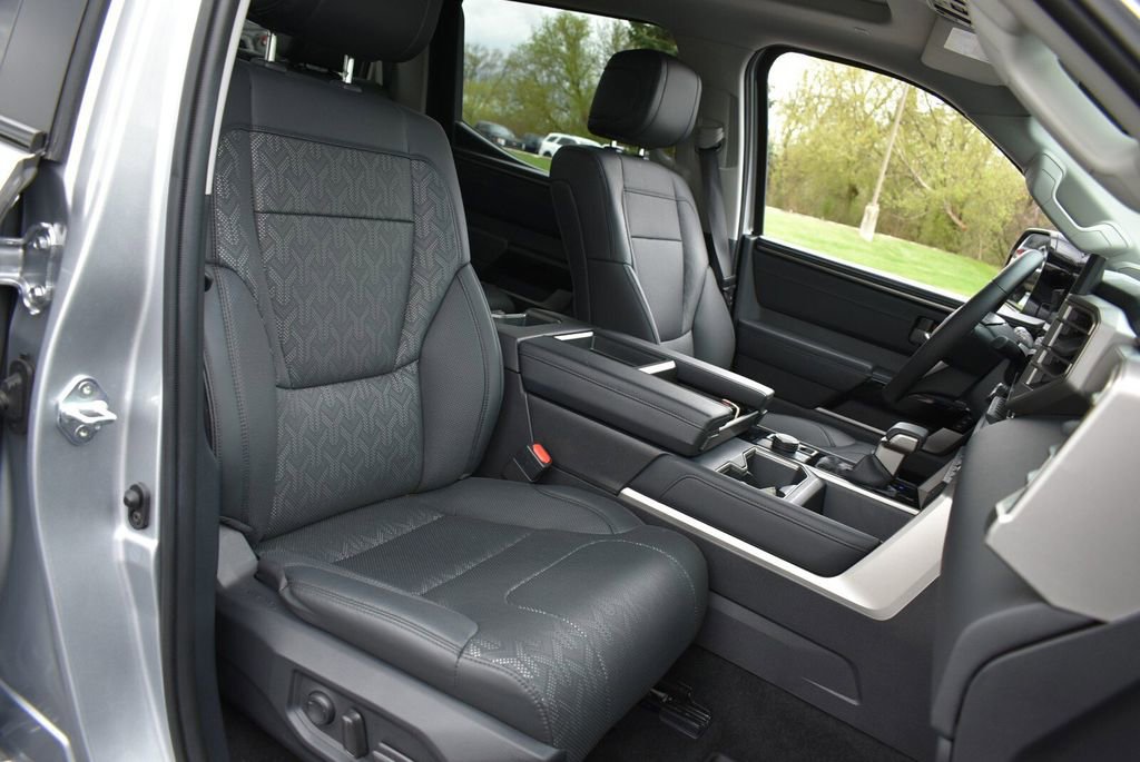 Used 2024 Toyota Tundra Limited AWD/4WD image 33