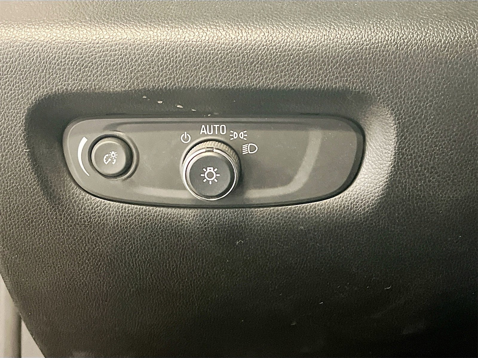 Used 2023 Chevrolet Traverse Premier w/ LPO, 'HIT The Road' Package image 10