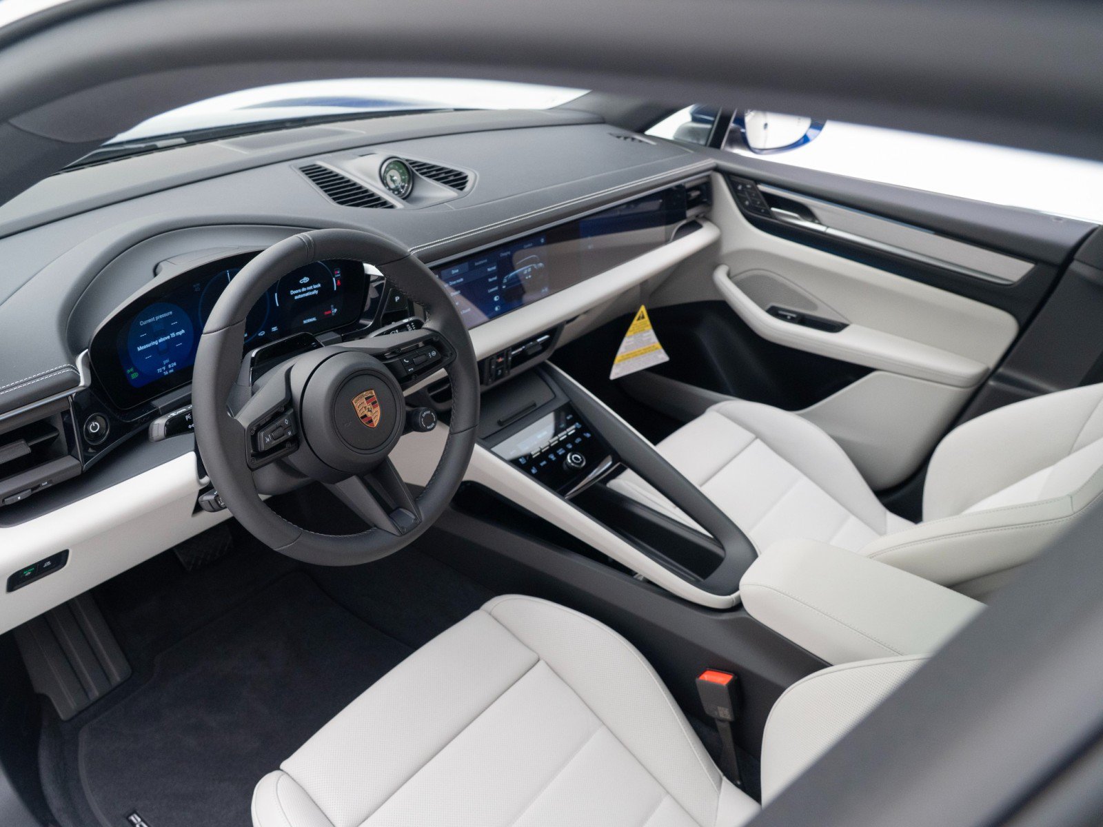 New 2026 Porsche Macan Electric RWD image 4