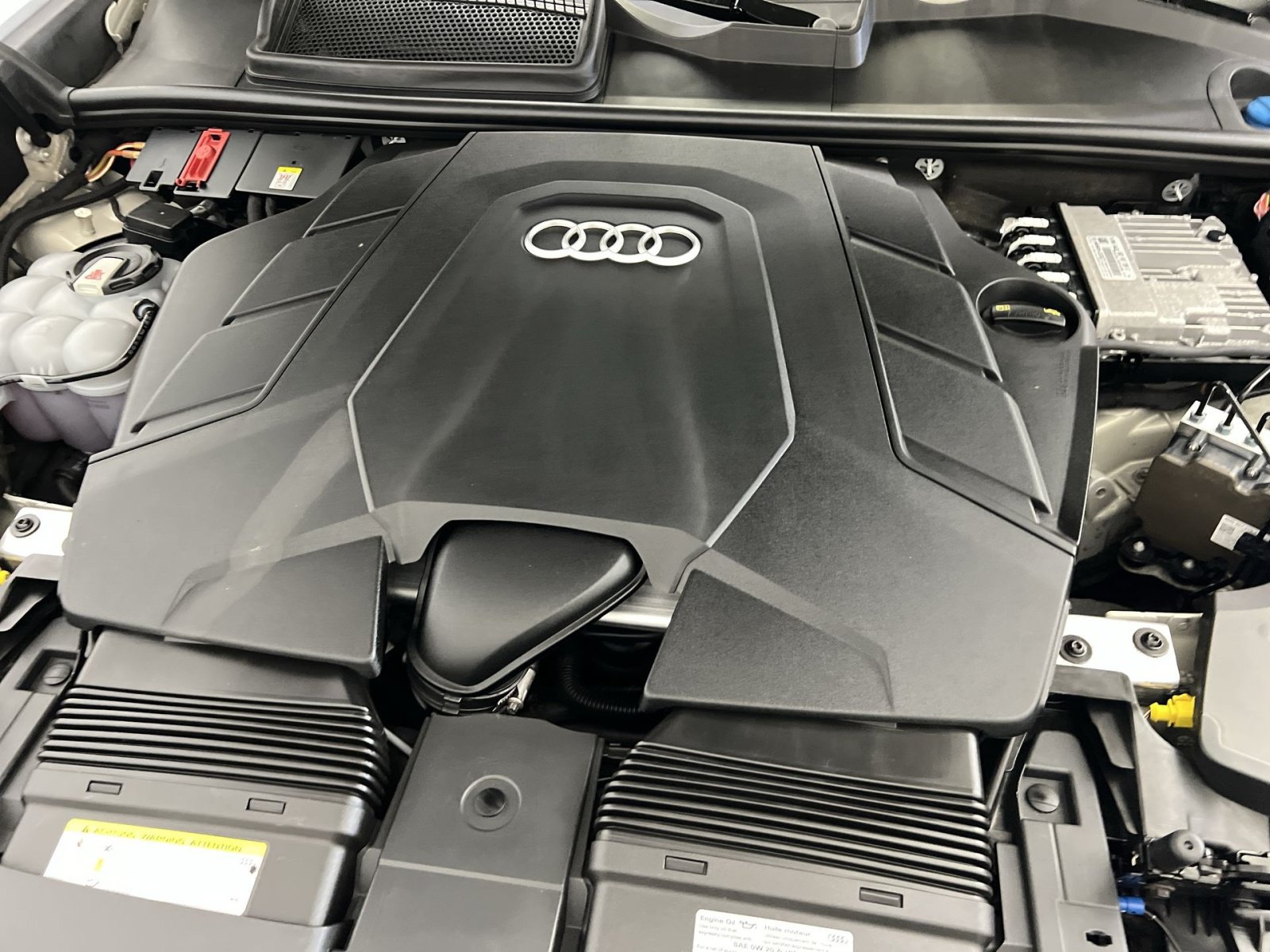 Used 2020 Audi Q8 Premium Plus AWD/4WD image 27
