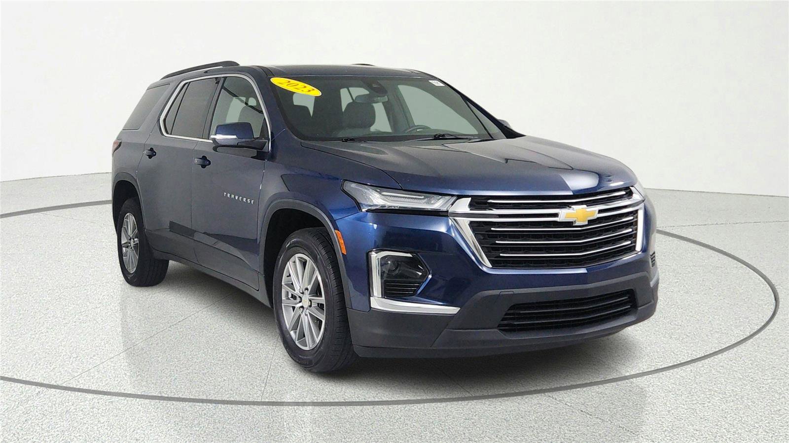 Used 2023 Chevrolet Traverse LT
