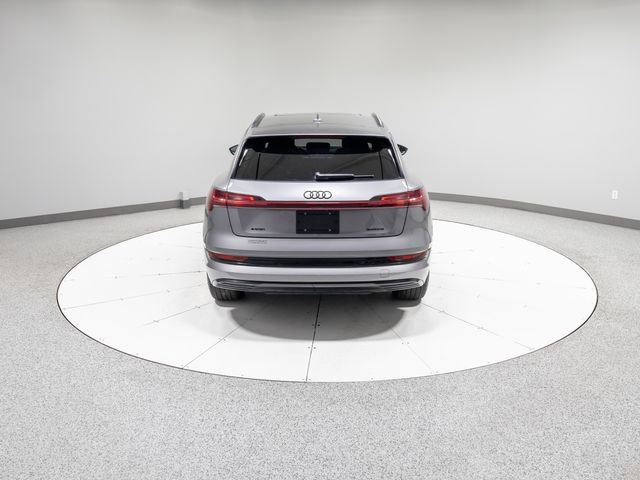 Used 2022 Audi e-tron Premium Plus w/ Premium Plus Package image 30