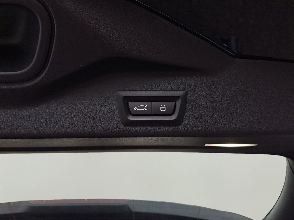 Used 2024 BMW X5 xDrive50e image 30