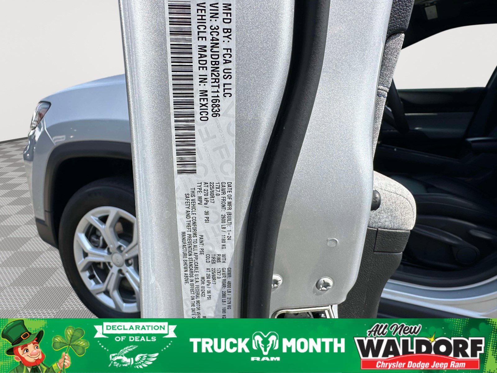 Used 2024 Jeep Compass Latitude image 30