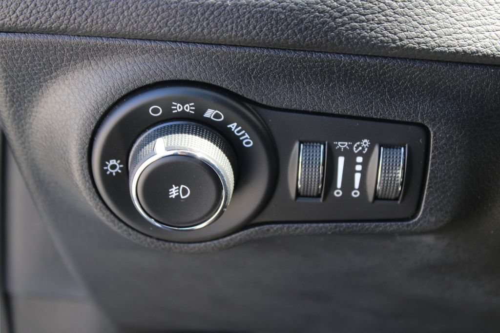 Used 2018 Jeep Compass Limited w/ Safe & Security Group AWD/4WD image 28