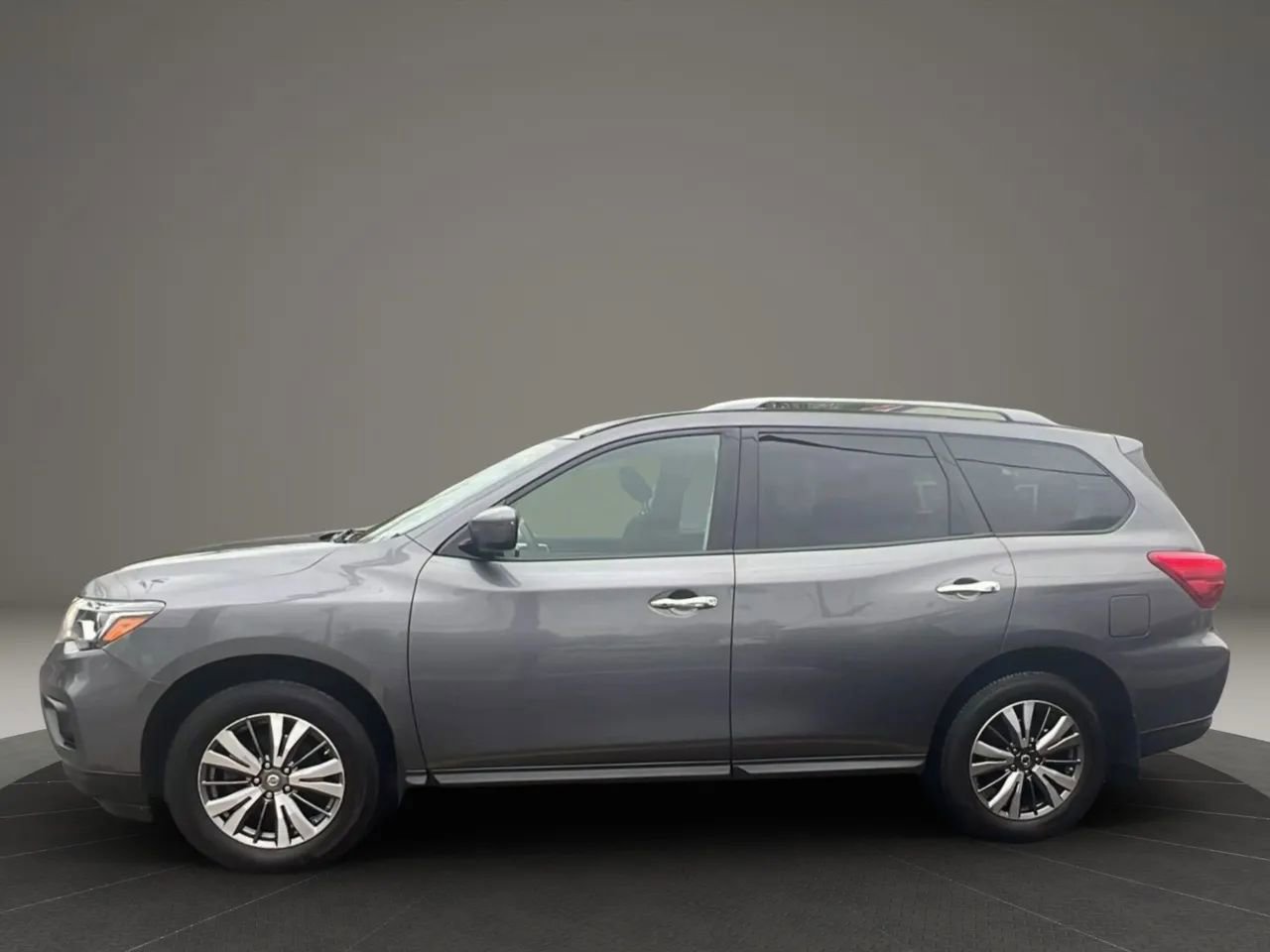 Used 2019 Nissan Pathfinder S image 8