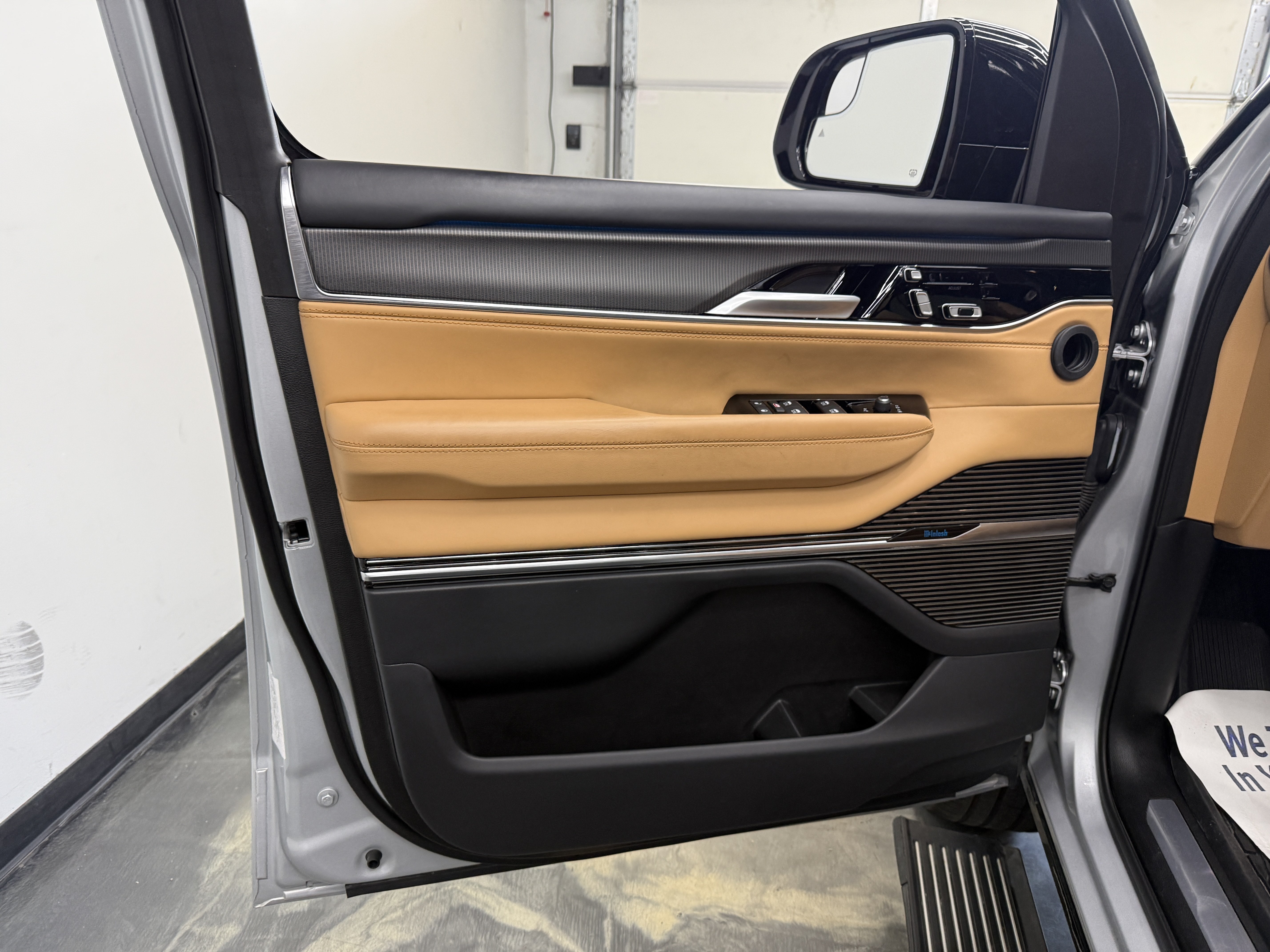 Used 2024 Jeep Grand Wagoneer Series III w/ Rear-Seat Entertainment Group AWD/4WD image 9