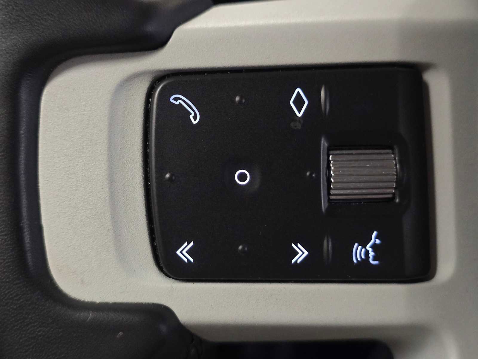 Used 2023 Land Rover Defender 130 SE image 33