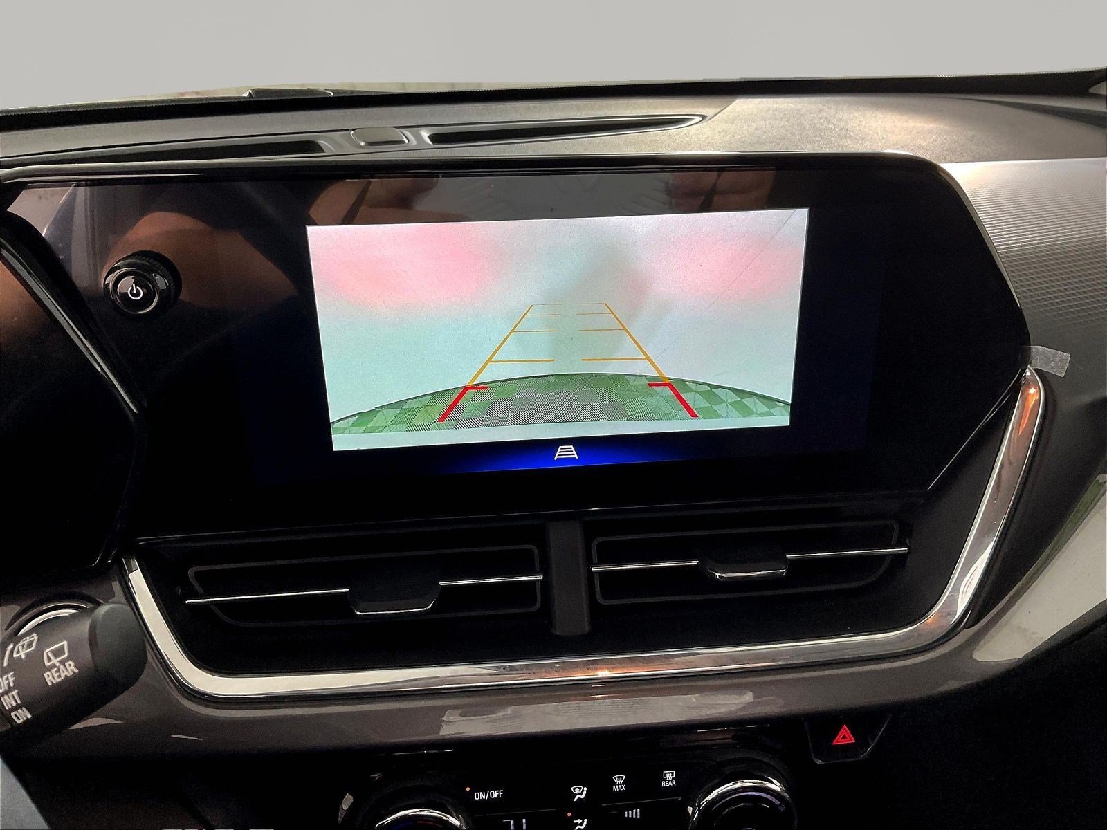 Used 2025 Chevrolet Trax ACTIV w/ Driver Confidence Package FWD image 14