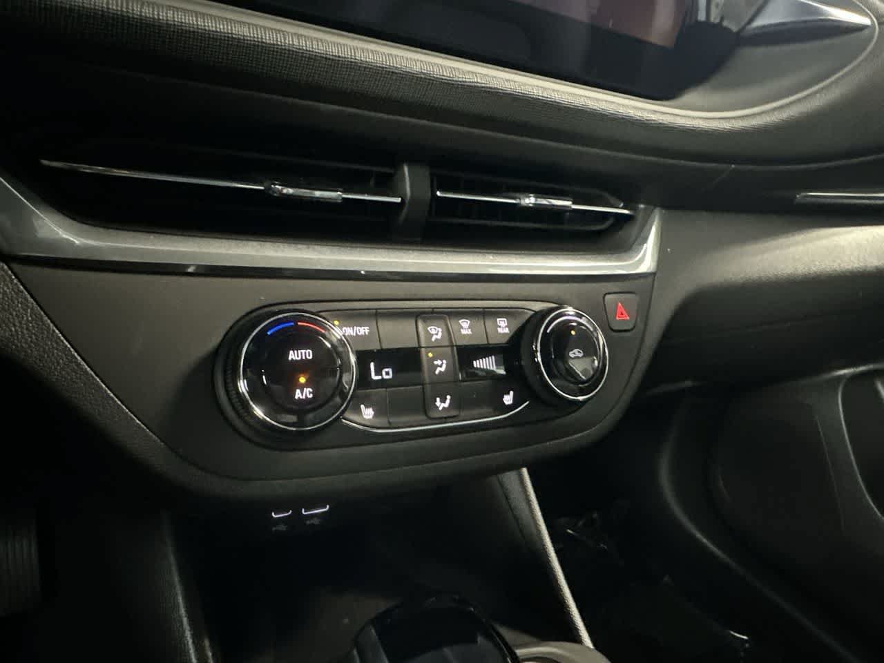 Used 2024 Buick Envista Sport Touring w/ Convenience I Package FWD image 20