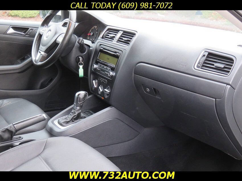 Used 2011 Volkswagen Jetta SE FWD image 6