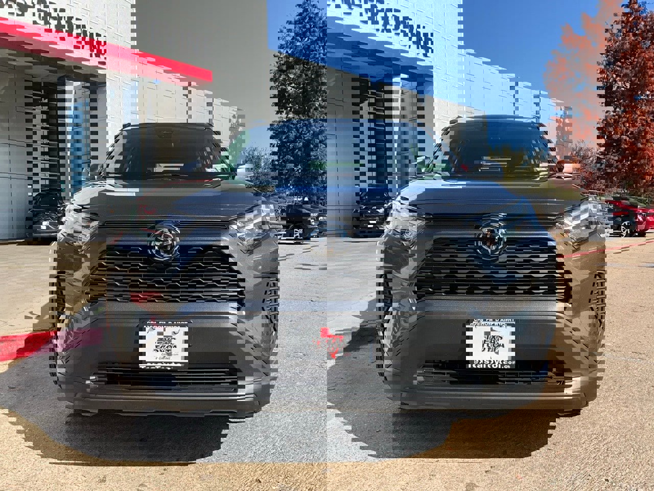 Used 2025 Toyota RAV4 XLE image 4