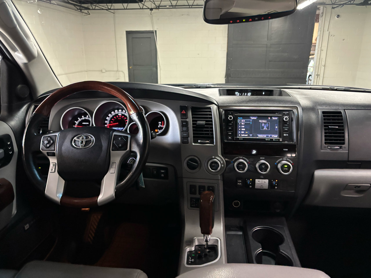 Used 2016 Toyota Sequoia Platinum image 25