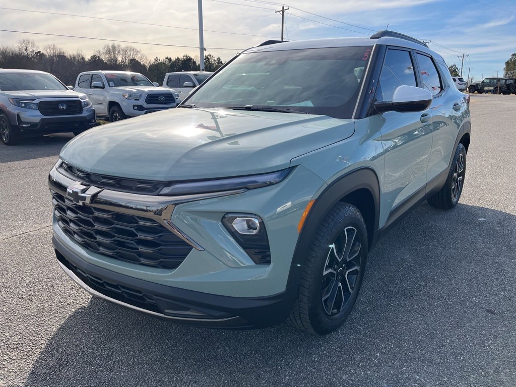 Used 2025 Chevrolet TrailBlazer ACTIV w/ Driver Confidence Package image 1