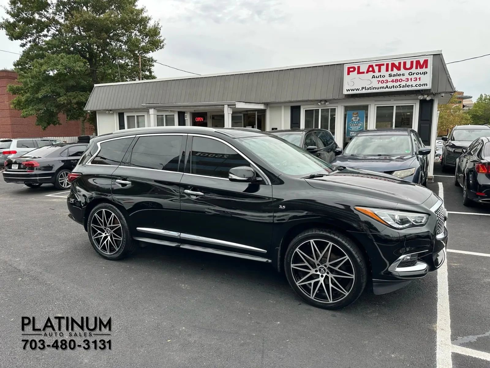 Used 2018 INFINITI QX60 AWD w/ Premium Package image 2