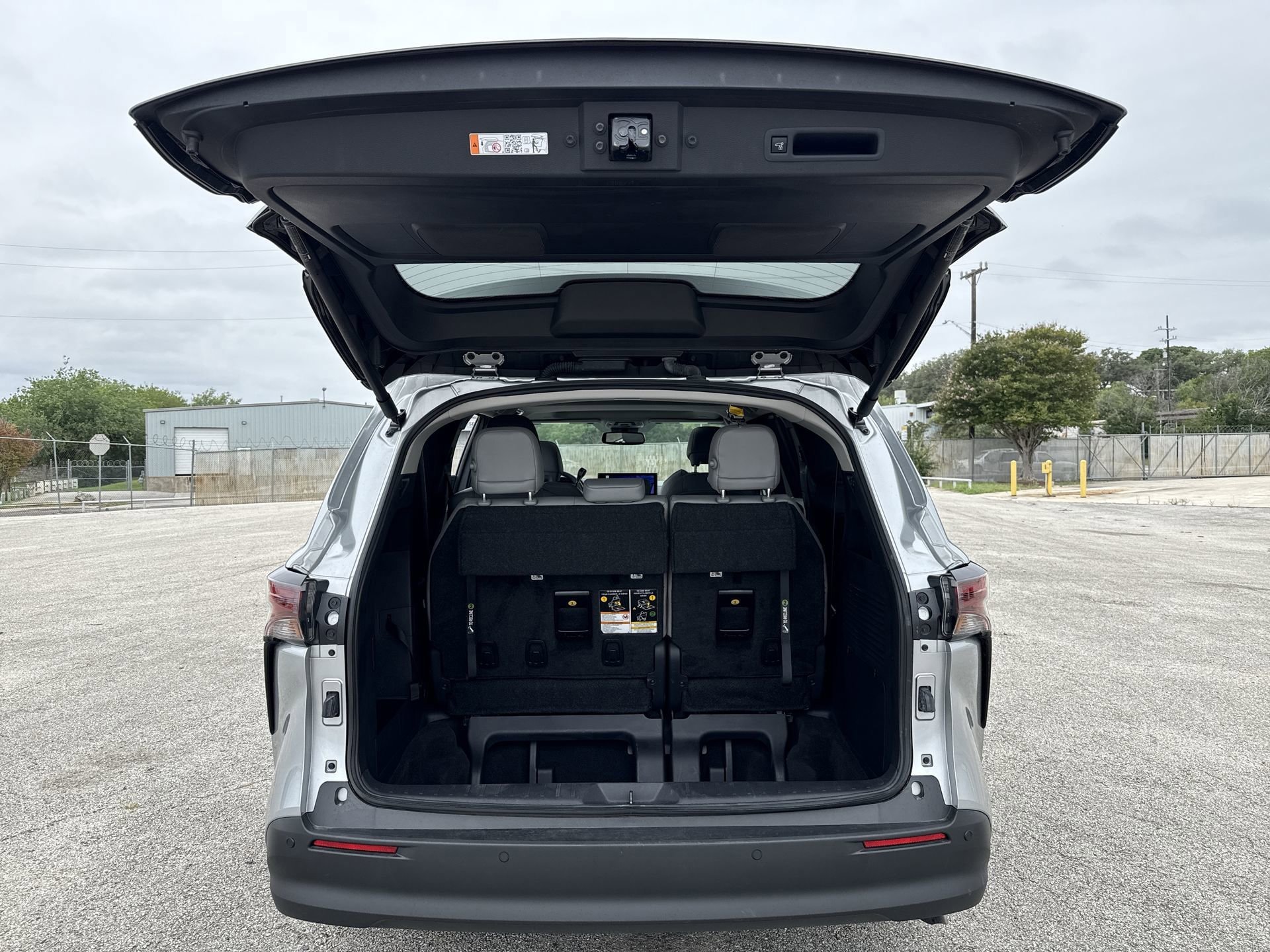 Certified 2025 Toyota Sienna XLE FWD image 21