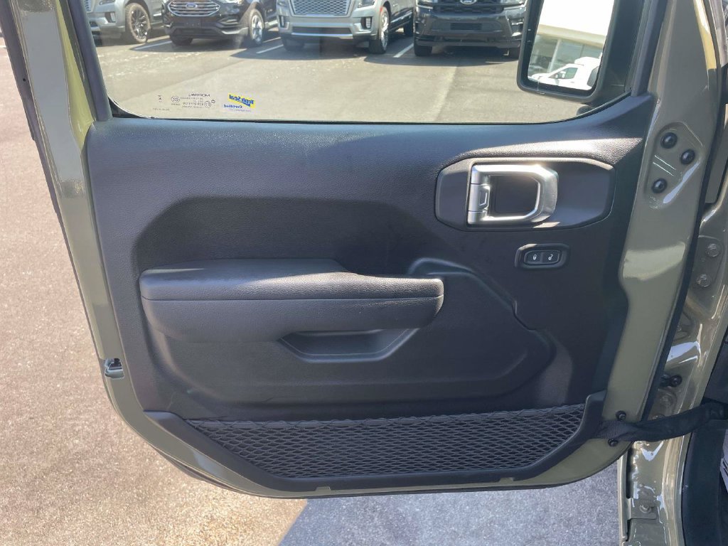 Used 2025 Jeep Wrangler Sport AWD/4WD image 15