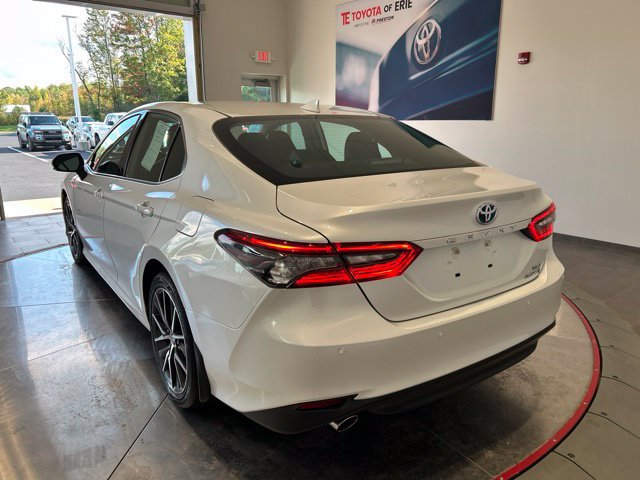 Used 2021 Toyota Camry XLE w/ Navigation Upgrade Package FWD image 6