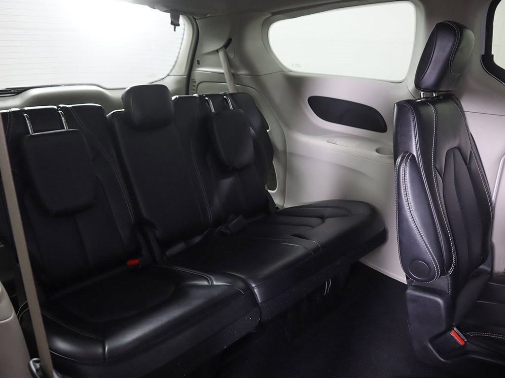 Used 2024 Chrysler Pacifica Touring-L image 32