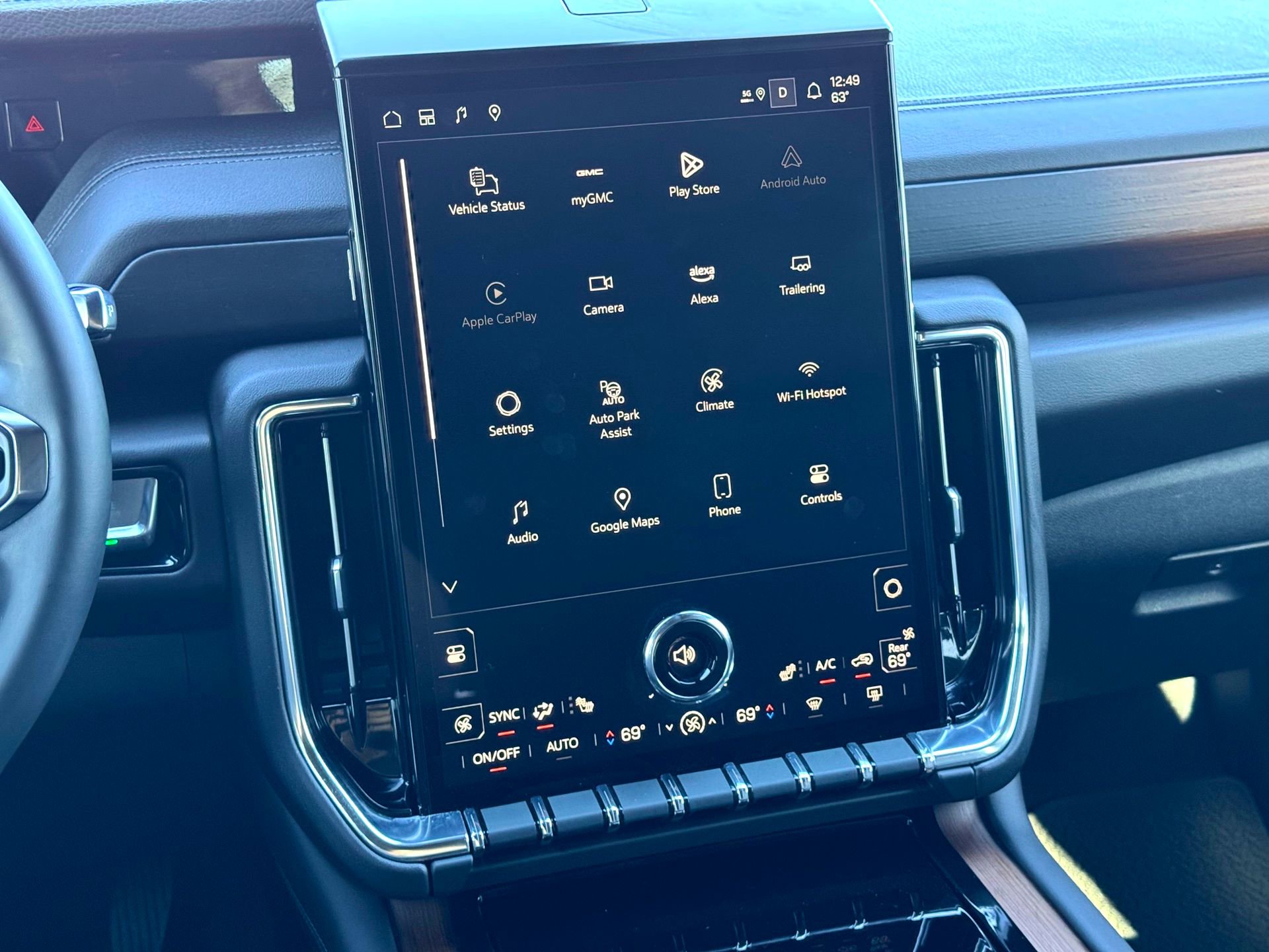 Used 2025 GMC Yukon XL Denali w/ Denali Reserve Package image 32