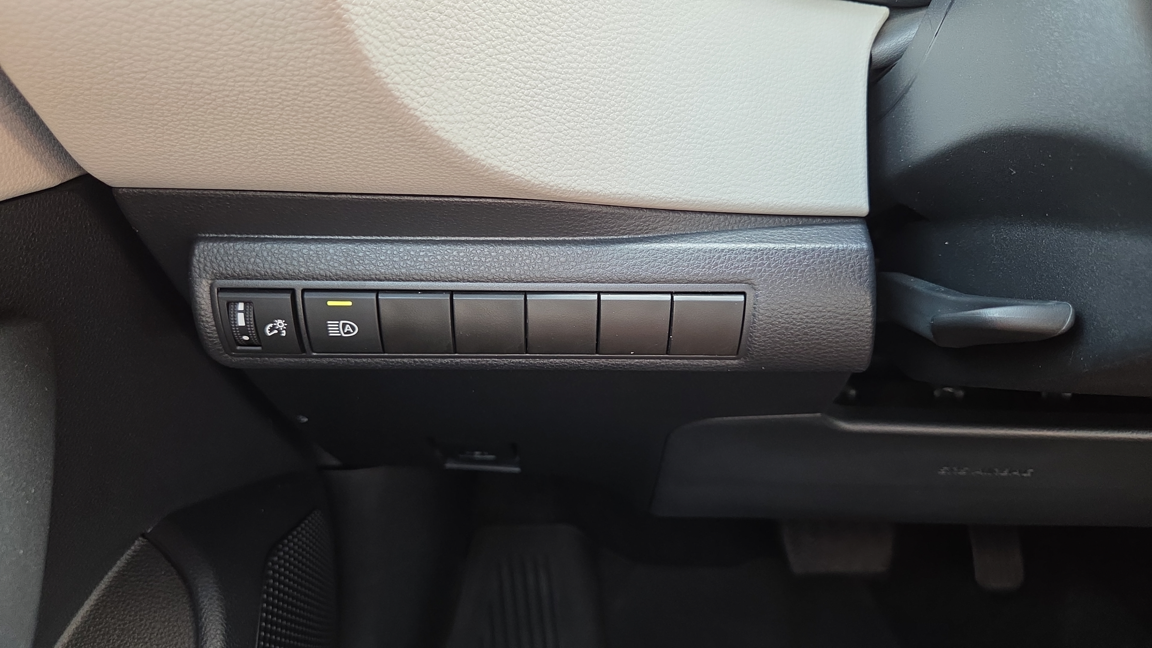 Certified 2024 Toyota Corolla LE FWD image 28