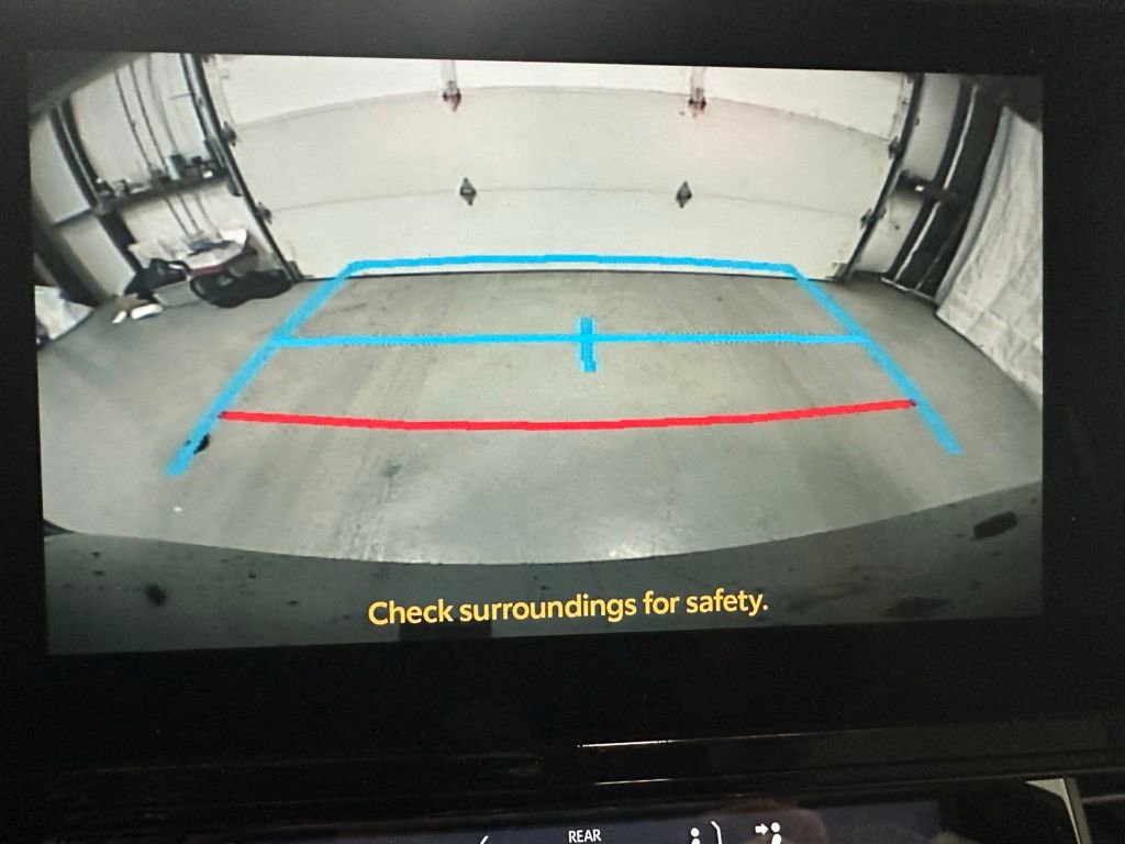 Used 2025 Toyota Sienna LE image 36