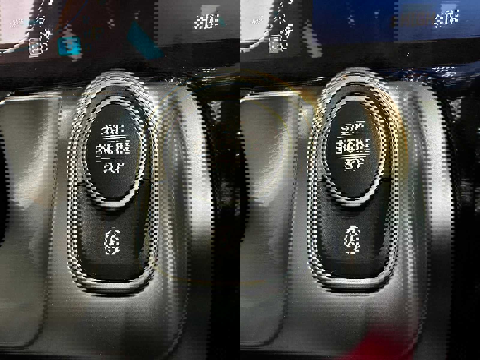 Used 2025 Mercedes-Benz GLB 250 4MATIC image 36