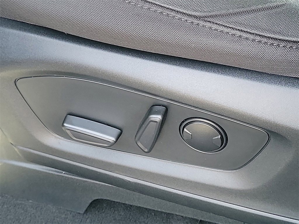 Used 2023 Ford Explorer XLT image 15