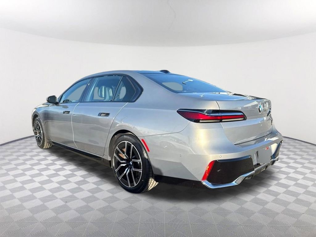 Used 2023 BMW 740i w/ Parking Assistance Package image 31