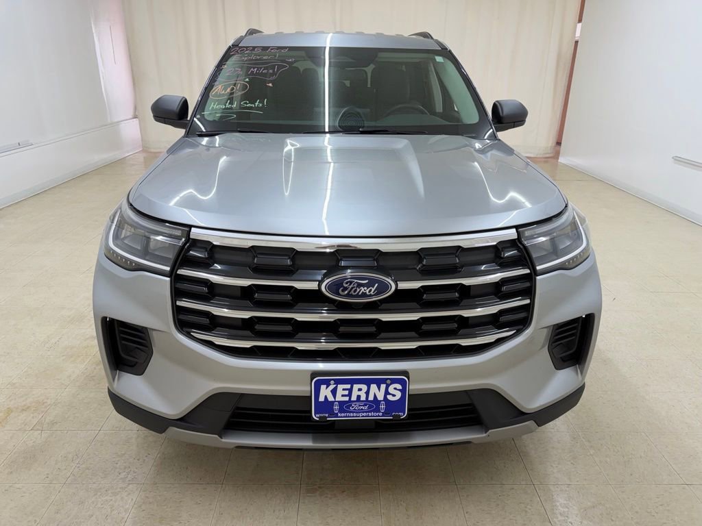 Used 2025 Ford Explorer Active image 9