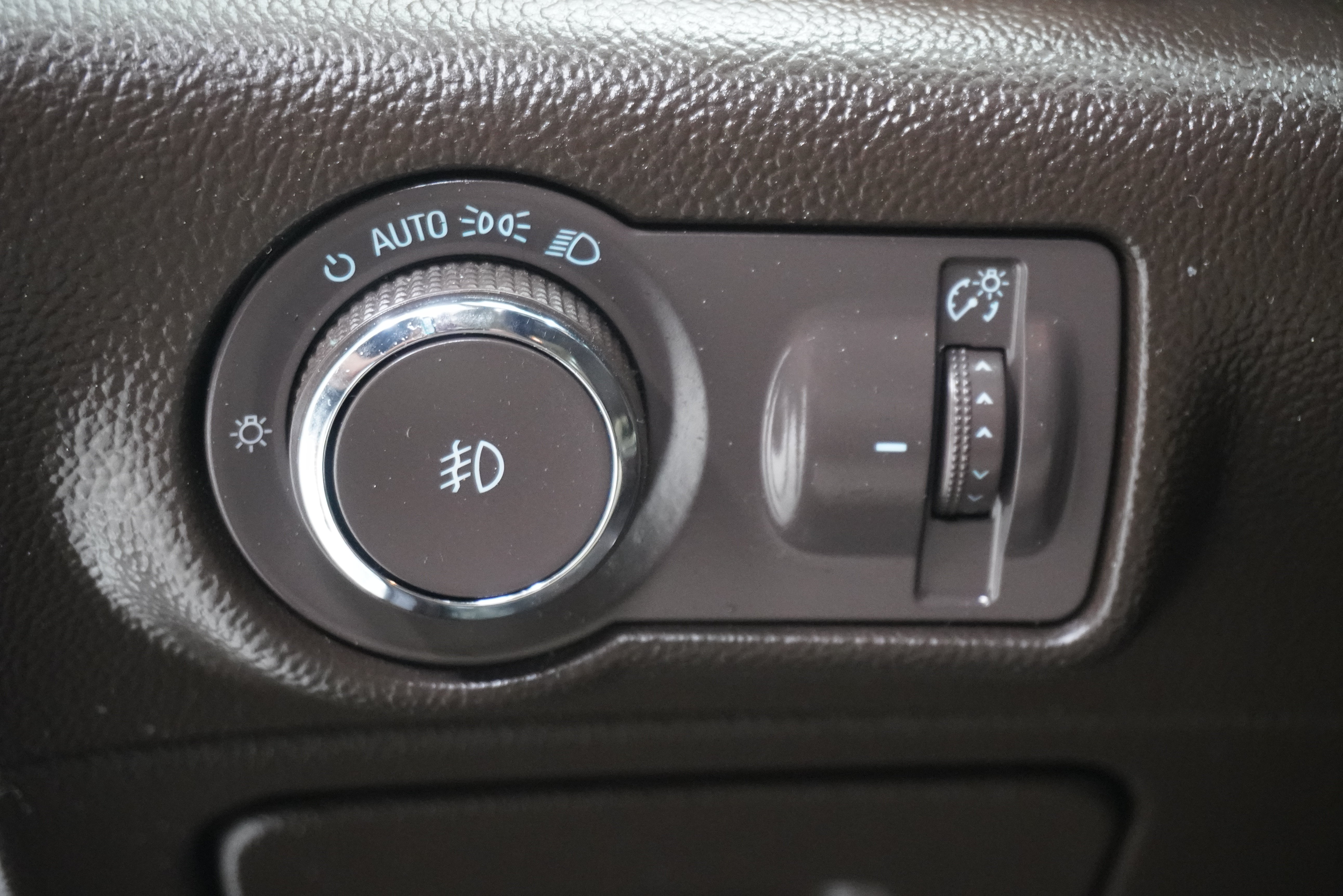 Used 2014 Buick Verano Leather FWD image 23