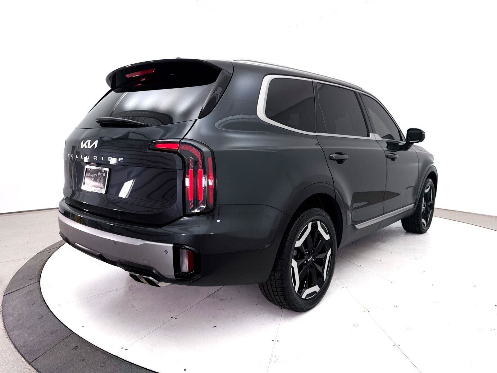 Used 2023 Kia Telluride EX w/ EX Captain's Chair Package FWD image 20