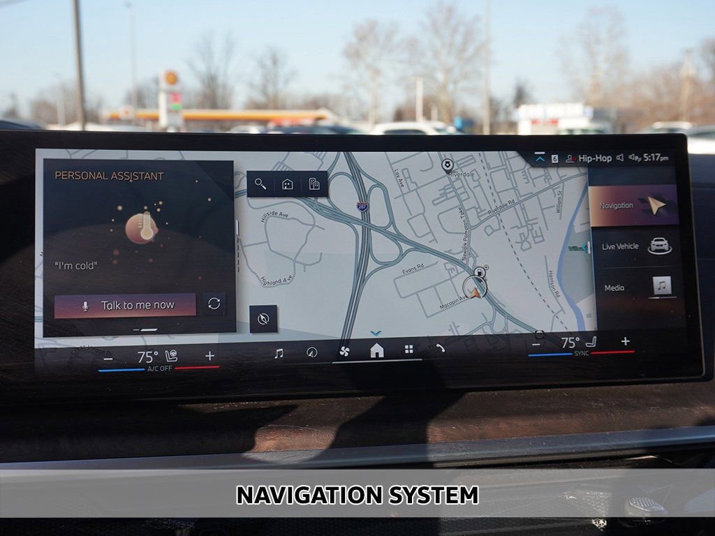 Used 2025 BMW X7 xDrive40i w/ Premium Package image 3